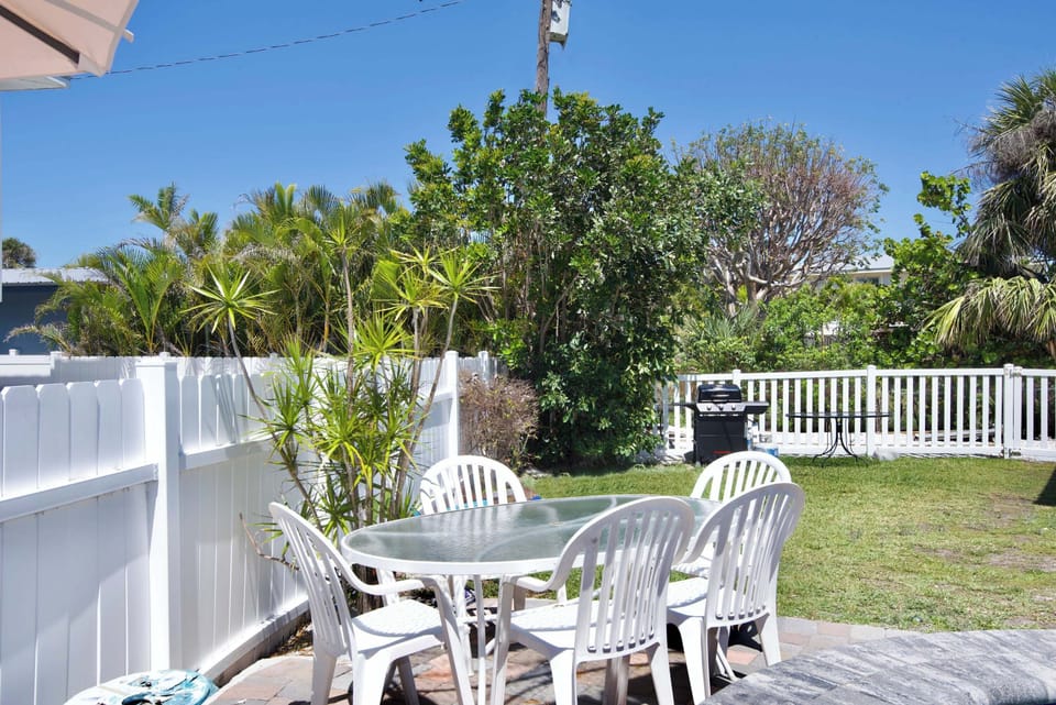 3-Lovely outdoor dining