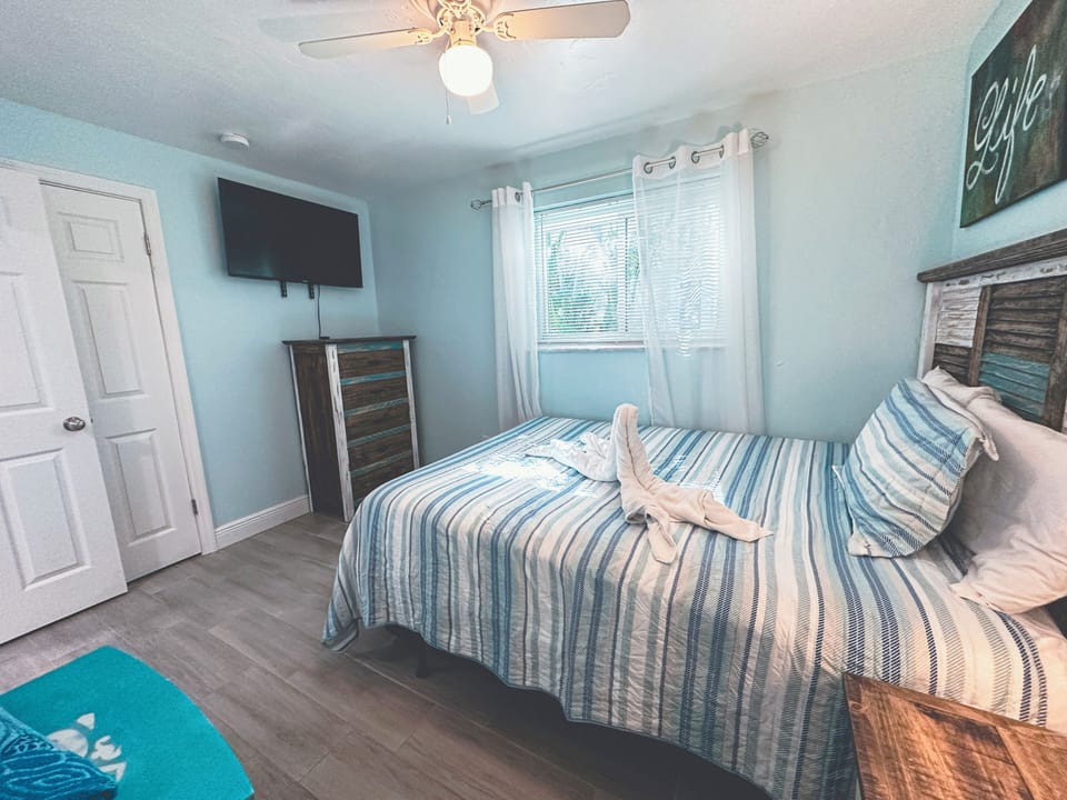 Bedroom Queen Bed