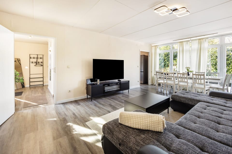 Holiday Home 'Haus Am See' with Private Terrace, Private Garden and Wi-Fi House in Hamburg