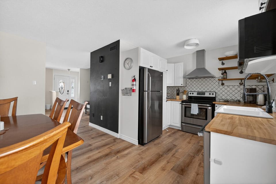 Kitchen beside dinning area