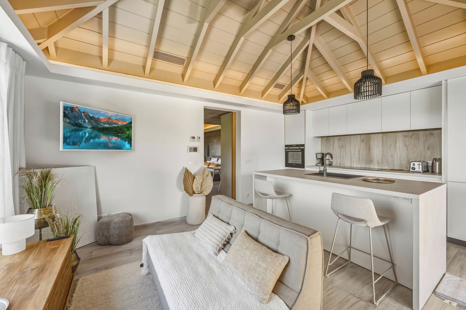 Lounge area opening onto the terrace. Air-conditioning, HD-TV, Apple TV, Bose sound system.  