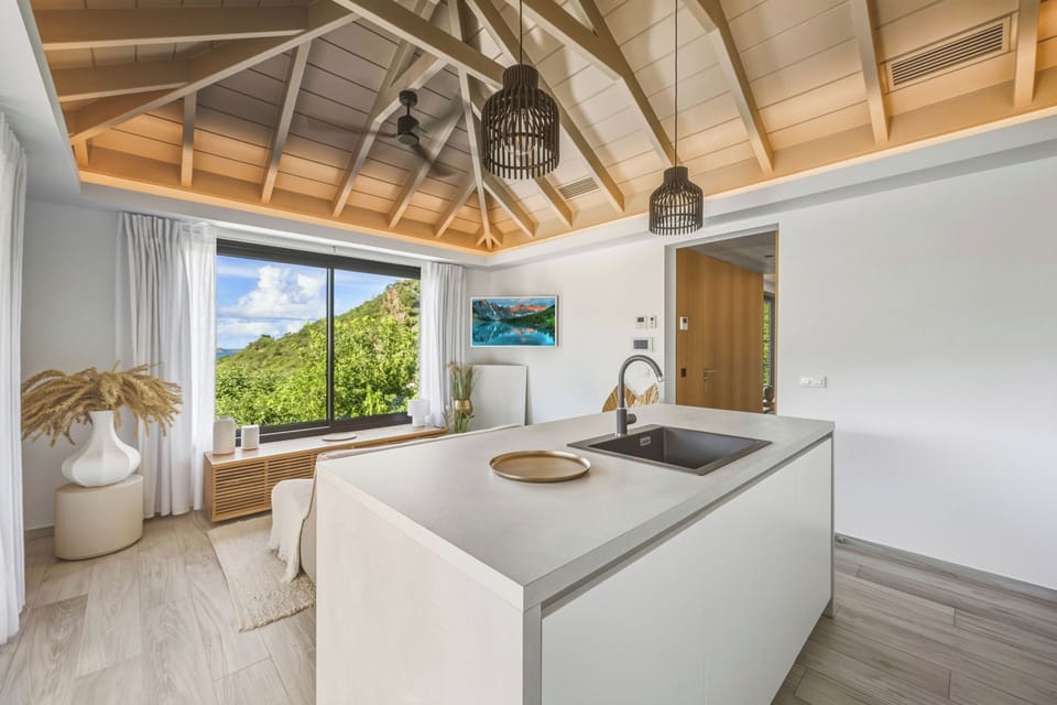 Fully equipped kitchen. Electric oven, gas stove, microwave, refrigerator, mixer, centrifuge, freezer, dishwasher, Nespresso machine, blender, kettle, toaster, breakfast bar. Outdoor dining table. 