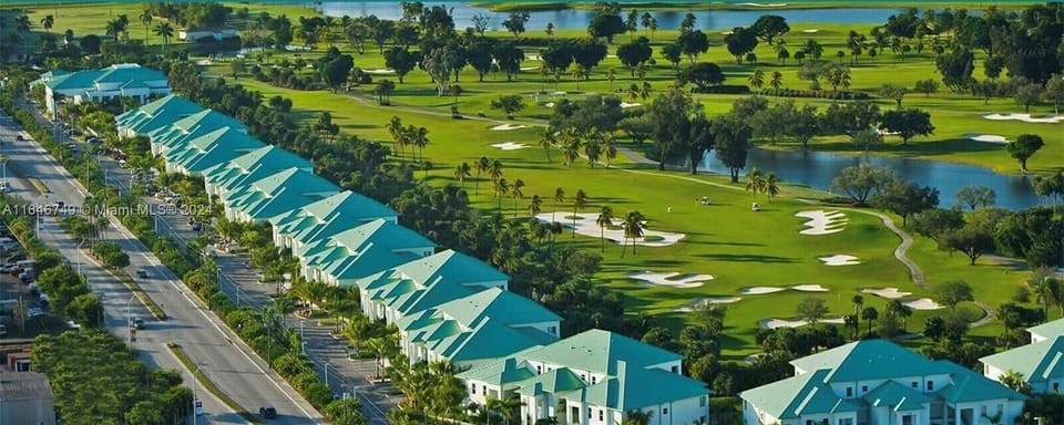 Golf course in front of the Villa
