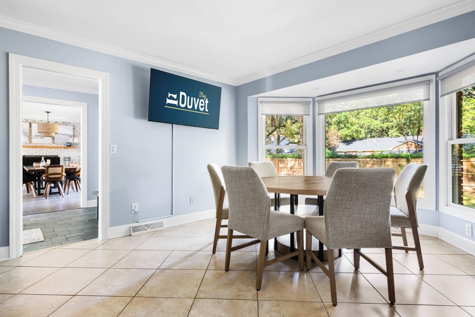 The Molasses Manor | Minutes from Everything