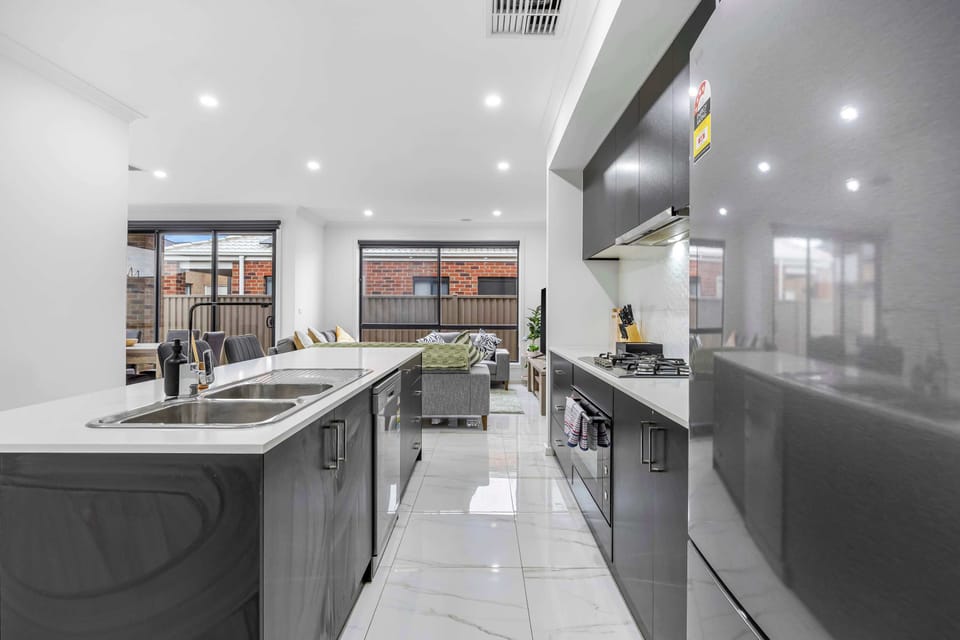 Fully equipped kitchen.
