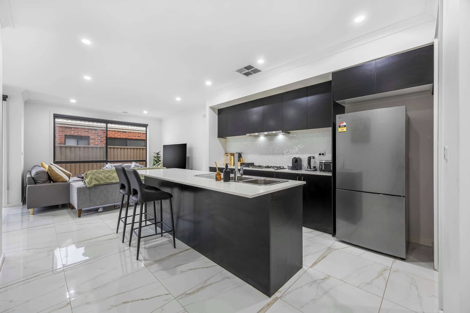Fully equipped kitchen.