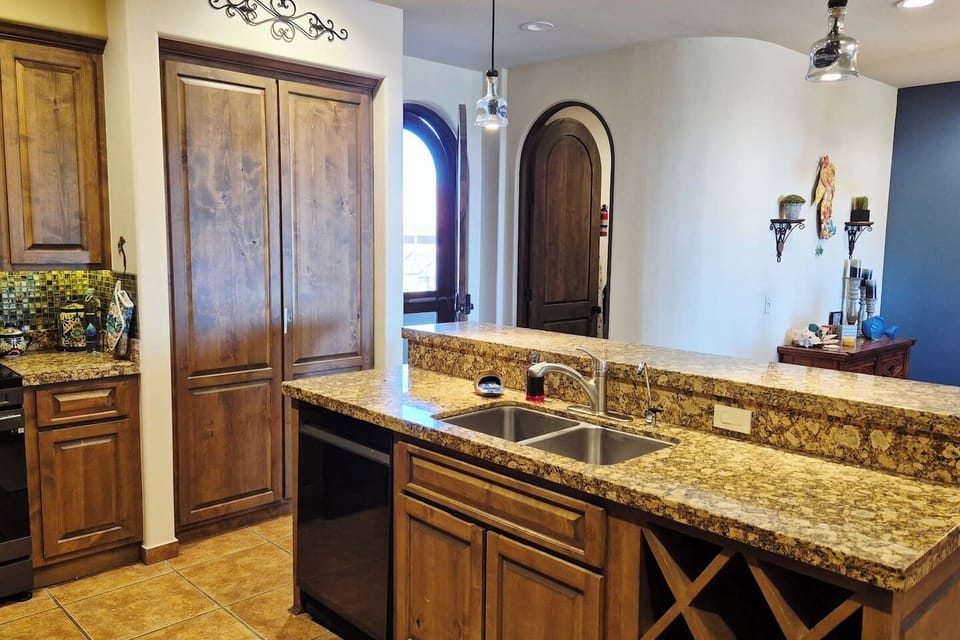 Granite conuntertops in kitchen