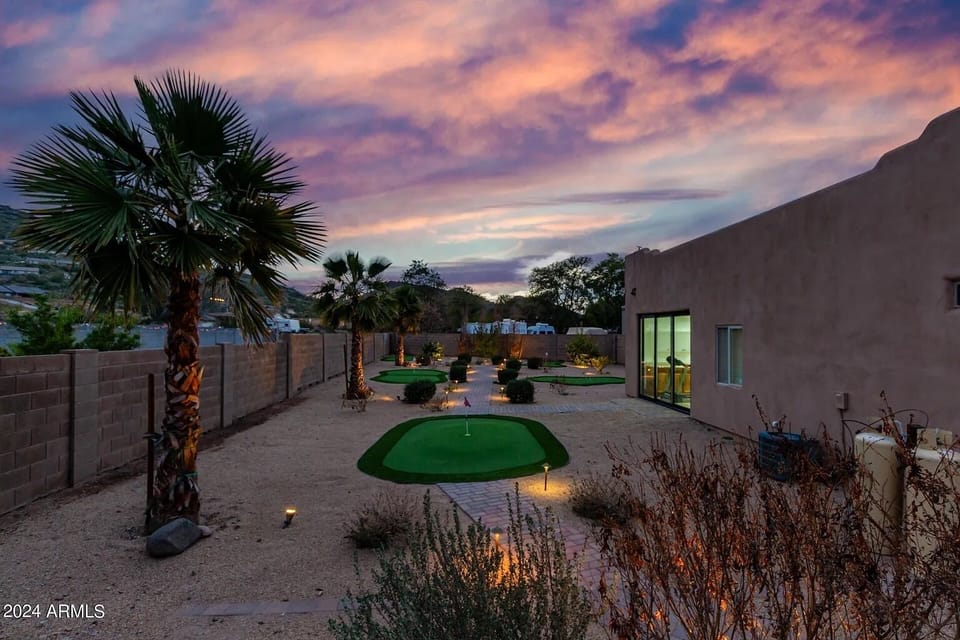 9 hole putting greens night view