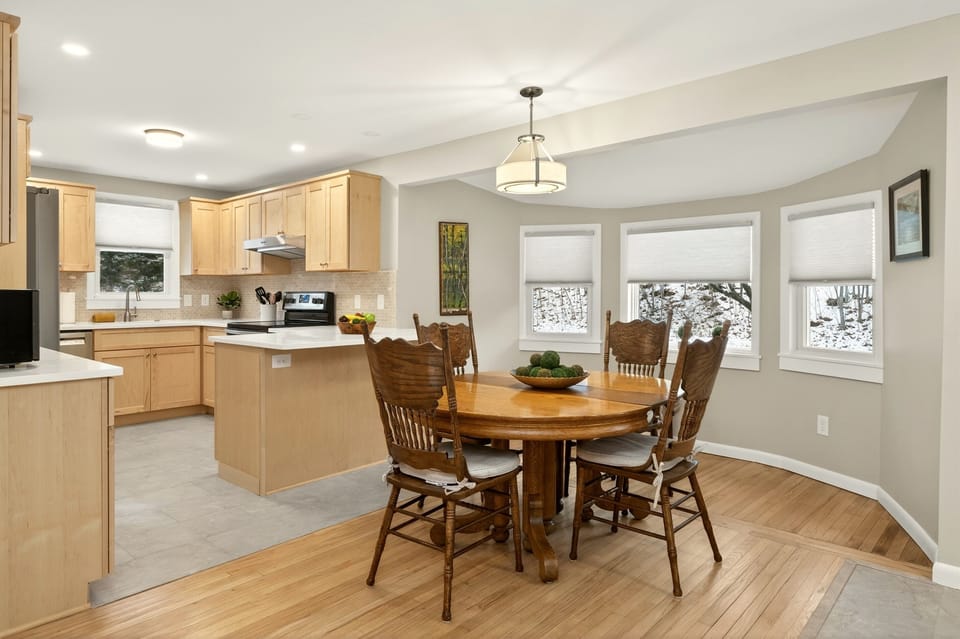 Open kitchen and dinning area