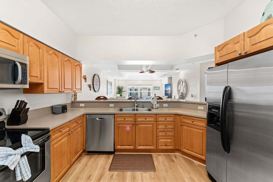 Fully equipped kitchen with everything you need to make your favorite homemade meals!
