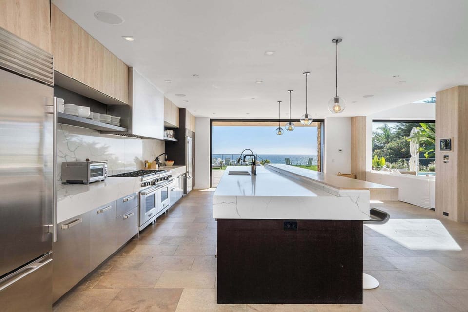Cook and dine beside the Pacific Ocean in Malibu.