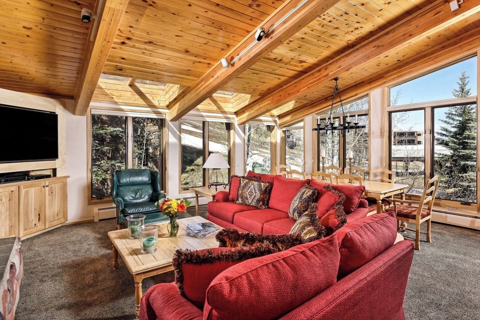 Aspen condo Kitchen living room area