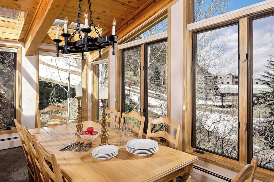 Aspen condo Kitchen dining area views