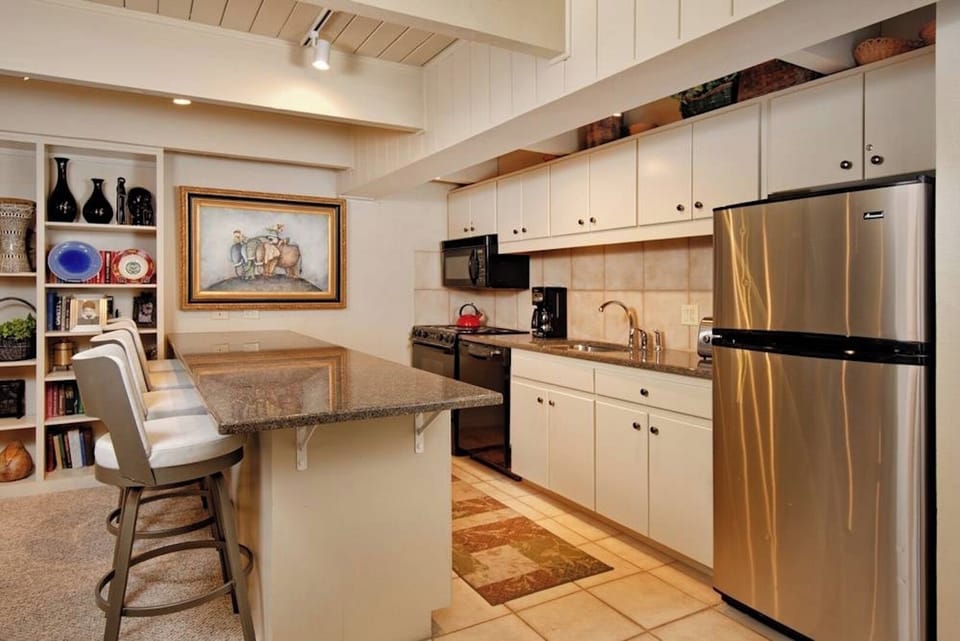 KITCHEN ASPEN CONDO BAR