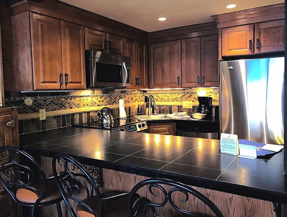 Aspen Condo Next to the Gondola Kitchen