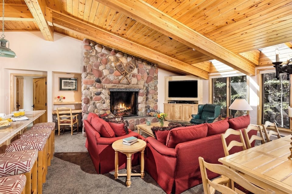 Aspen condo Kitchen dining area
