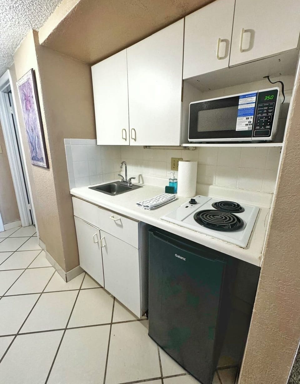Fully equipped kitchen.
