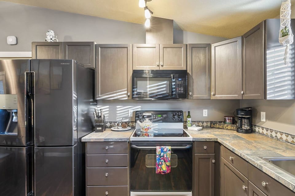 Cook a delicious meal in this fabulous kitchen.