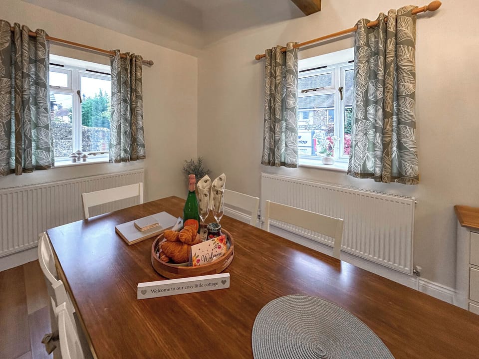 Dining Area | Rookery Farm Holiday Cottage, Bognor Regis