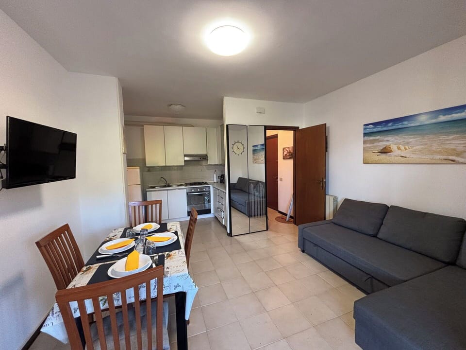 Autumn, Kitchen, Living Room, Spring, Summer