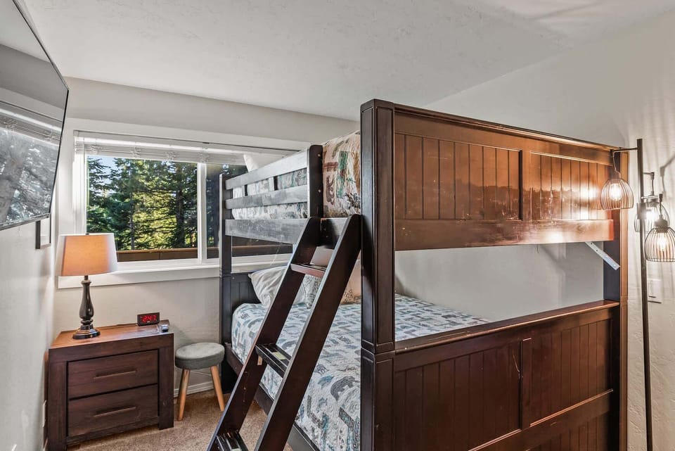 Bedroom 2 w/queen-over-queen bunk bed, smart TV, and ensuite bath