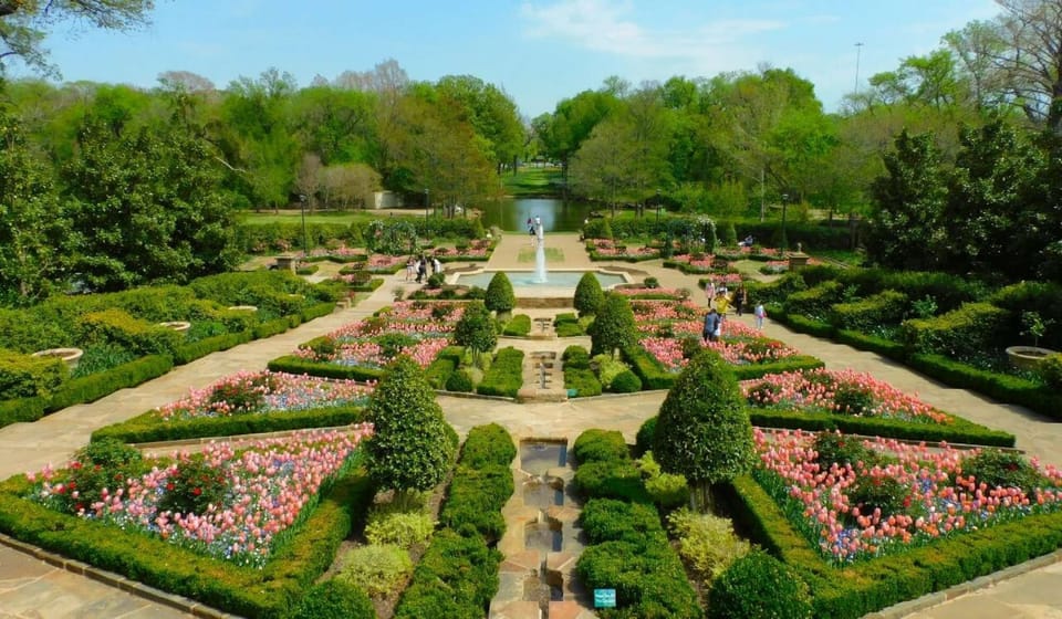 Fort Worth Botanic Garden – Approx. 10 miles (~15-min drive)