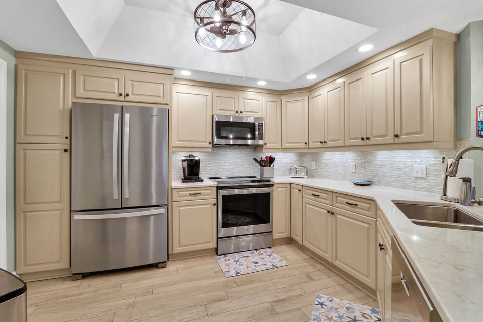 4202 Windsor | Stunning renovated kitchen - 4202 Windsor | Stunning renovated kitchen