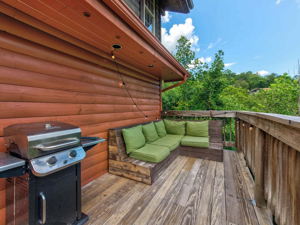 Furnished Deck with Gas Grill