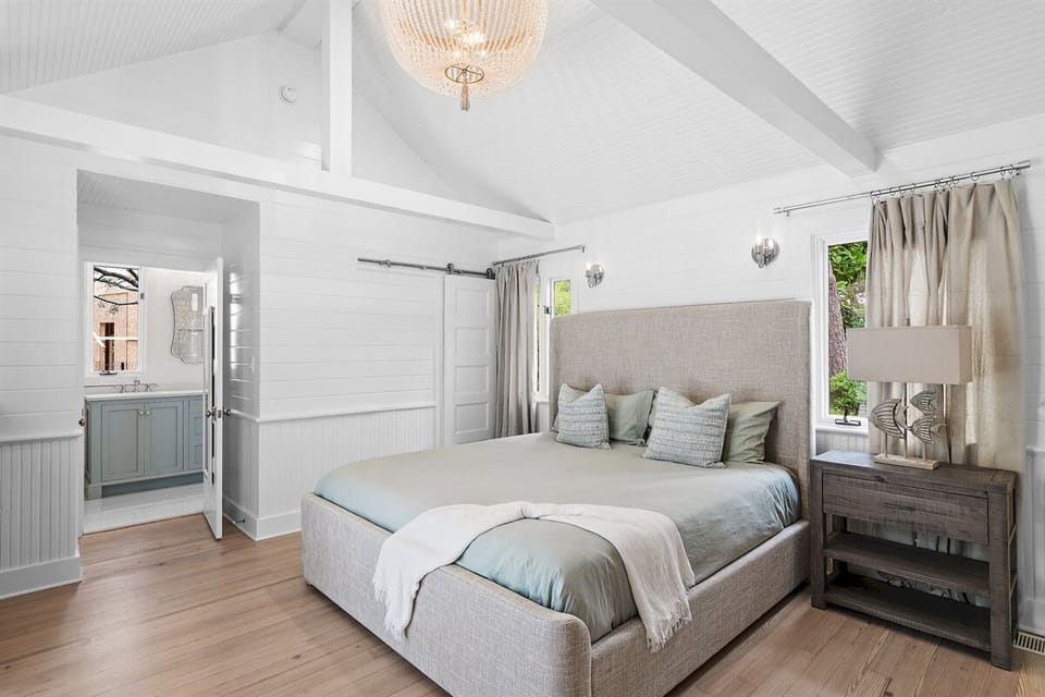 RELAX IN THE PRIMARY BEDROOM WITH KING BED W/ ENSUITE BATHROOM
