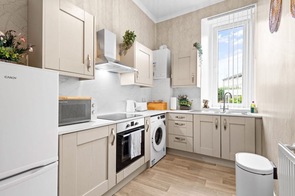 Brand new, fully fitted kitchen