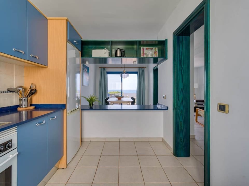 Vistas desde la cocina, amplia y luminosa