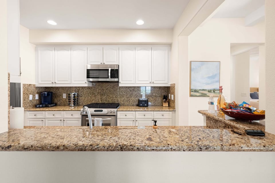 14 - Fully Equipped Kitchen with Granite and Stainless