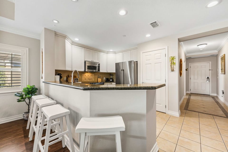 Relaxed counter seating — perfect for breakfast, coffee, and conversation.