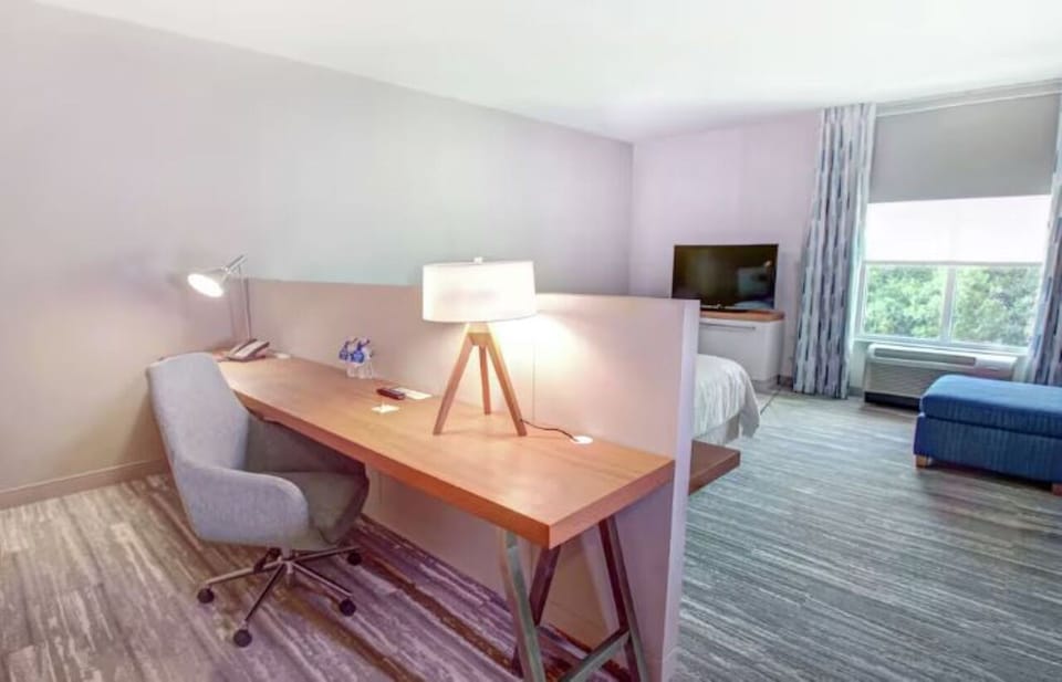Plan tomorrow’s itinerary comfortably from the oversized workspace.