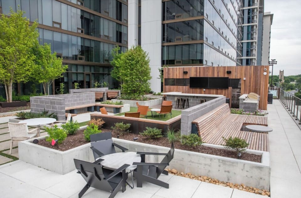 Fantastic roof top amenities Courtyard

