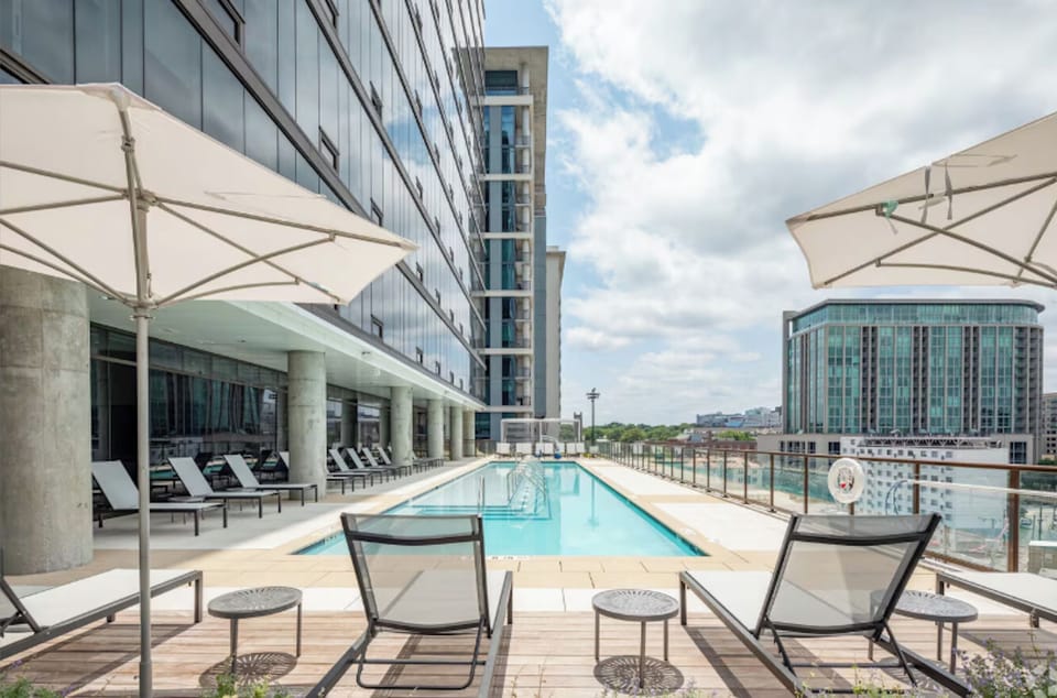 Fantastic roof top amenities resort style pool