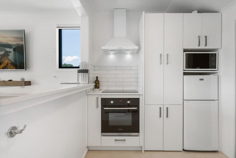 Fully equipped kitchen with all the essentials - cook in comfort every night