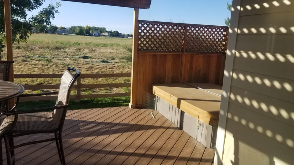 Backyard/Hot tub