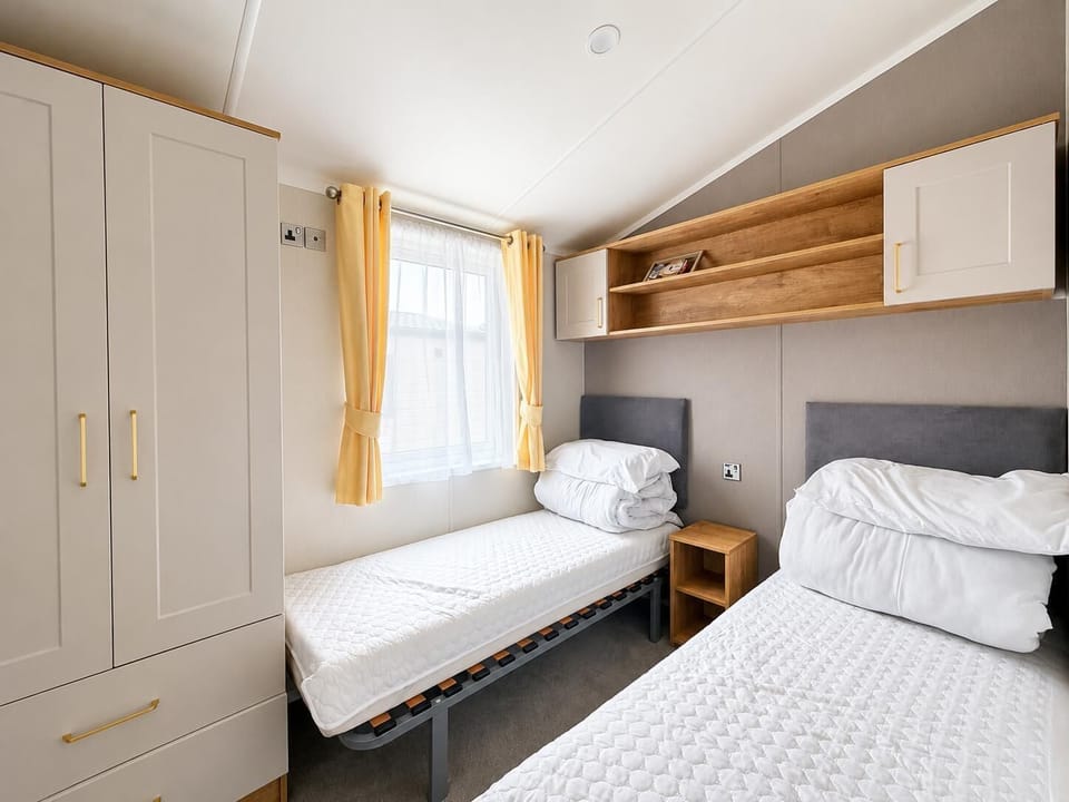 This static caravan includes a comfortable double bed or twin bedroom, perfect for your next UK getaway.