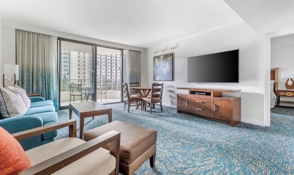 LIVING AREA HILTON GRAND VACATION CLUB LAGOON TOWER