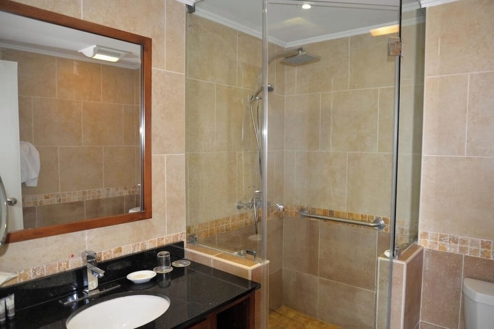 Bathroom Divi Aruba Beach Club Resort