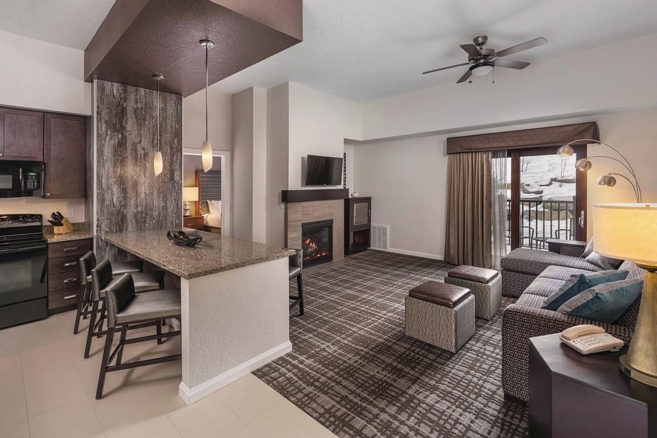 Wyndham - Resort - Living Area - Fireplace