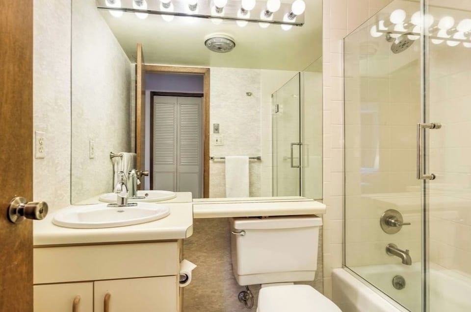 Downtown Aspen Bathroom - Masterd