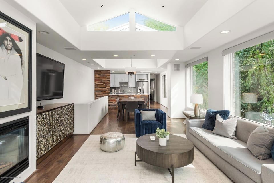 Living area - Aspen condo - Fireplace - TV