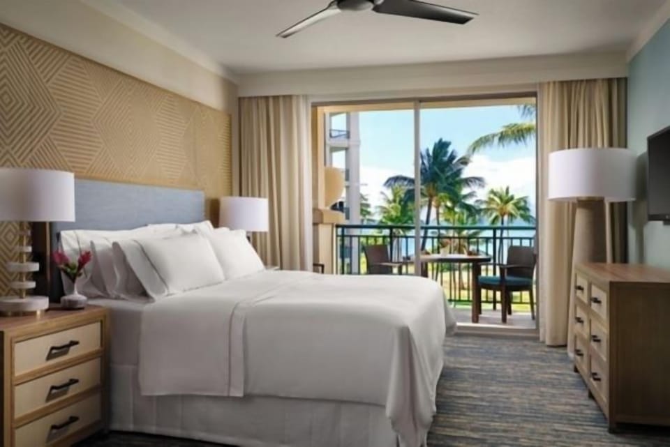 Westin Kaanapali oceanfront villa Bedroom king