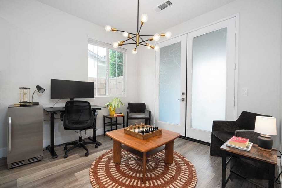 Designated work space/ lounge area