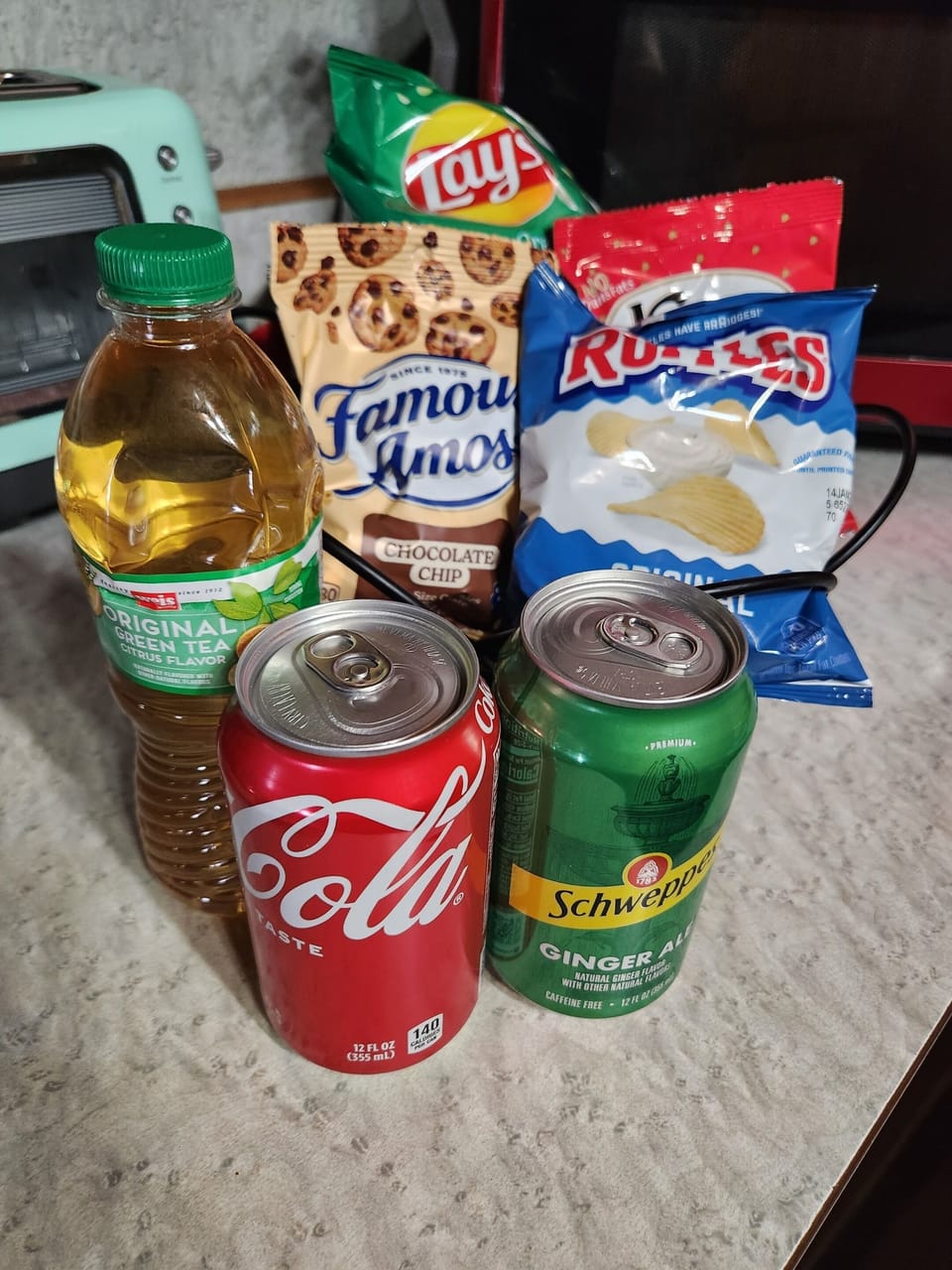 Complimentary snacks upon arrival 