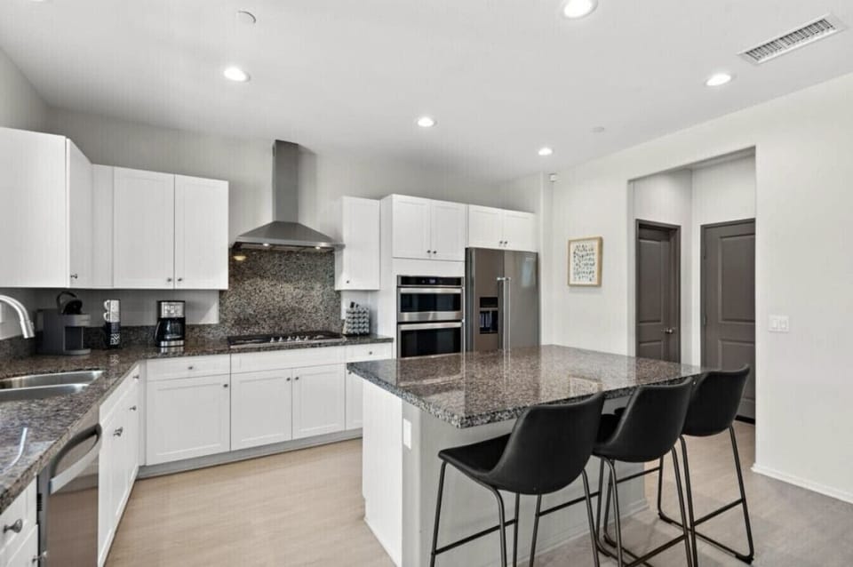 Fully equipped kitchen