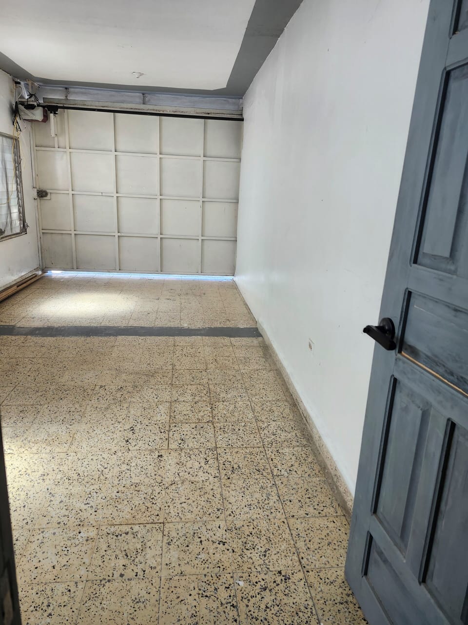 Private garage (please reserve)