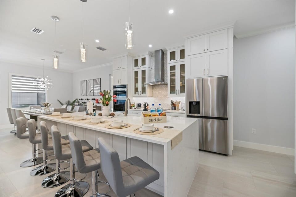 Chef’s kitchen with a large island and seating for up to 6 guests.